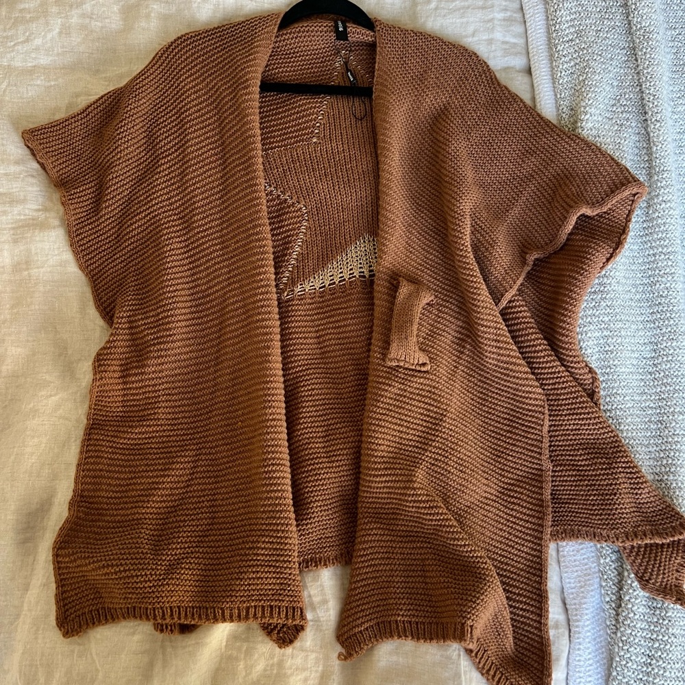 Open-Front Short-Sleeve Knit Cardigan in Chestnut Brown